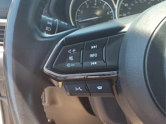 Used 2021  Mazda Touring image 13