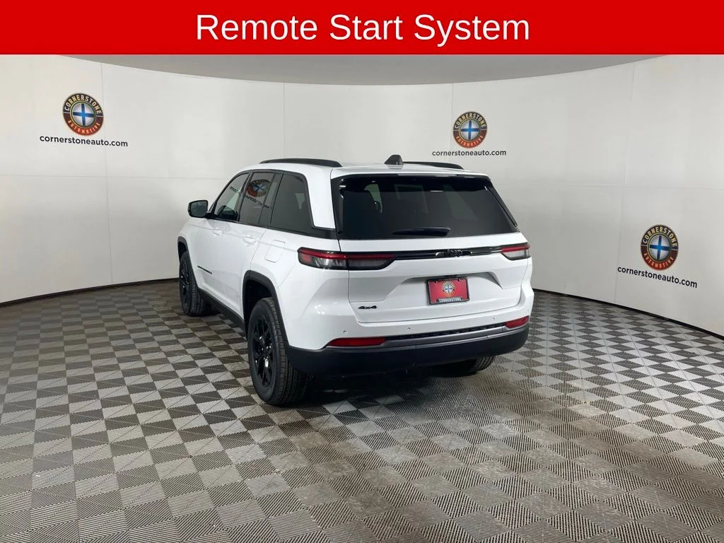 New 2026 Bright White Clear-Coat Exterior Paint Jeep Altitude image 20