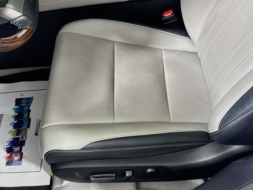Used 2017 Silver Lining Metallic Lexus Base image 18