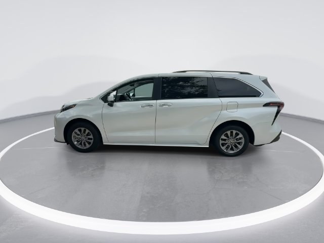 2025 Toyota Sienna XLE - Photo 5