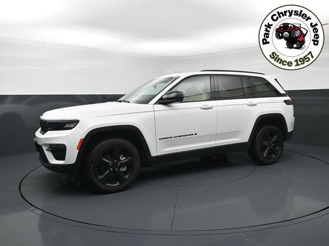 Used 2025 Jeep Grand Cherokee Limited with VIN 1C4RJHBGXSC290701 for sale in Burnsville, Minnesota