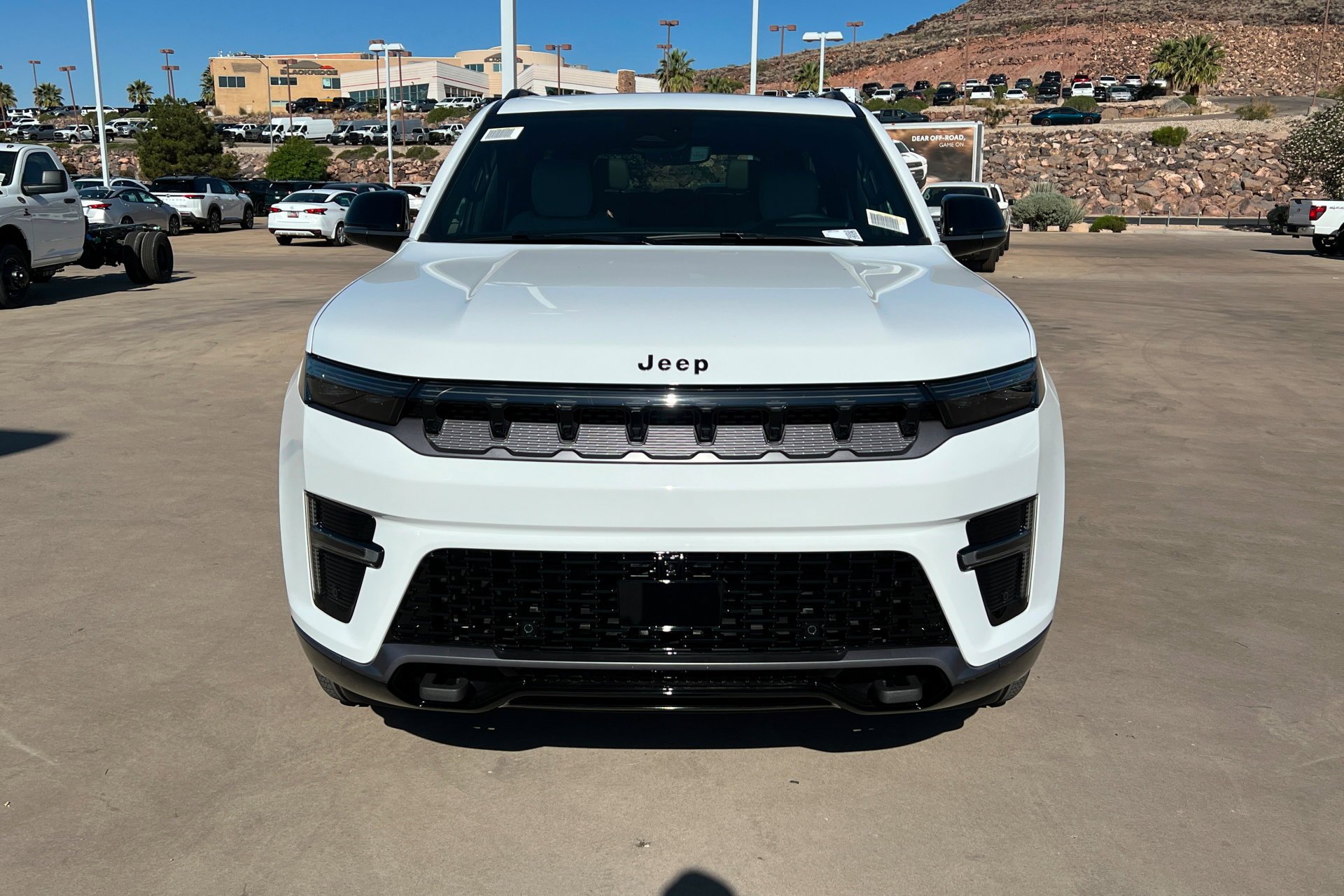 New 2026 Bright White Clear-Coat Exterior Paint Jeep Limited Reserve image 9