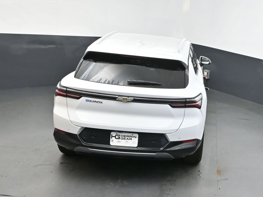 New 2025 Summit White Chevrolet LT image 35