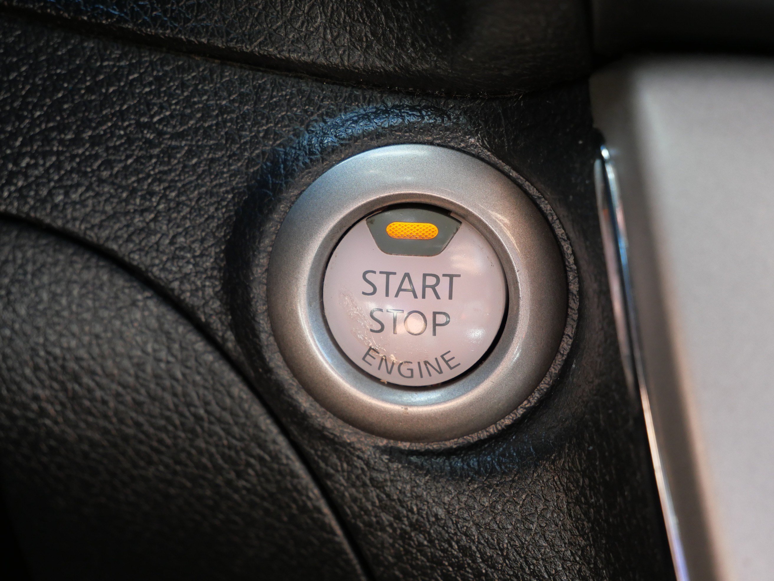 Used 2015 Amethyst Gray Nissan SV image 31