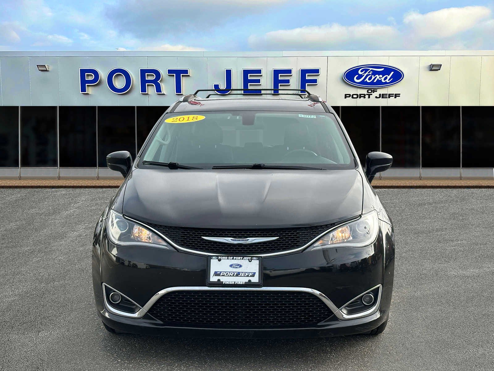 Used 2018 Chrysler Pacifica Touring L with VIN 2C4RC1BG0JR356096 for sale in Port Jefferson Station, NY