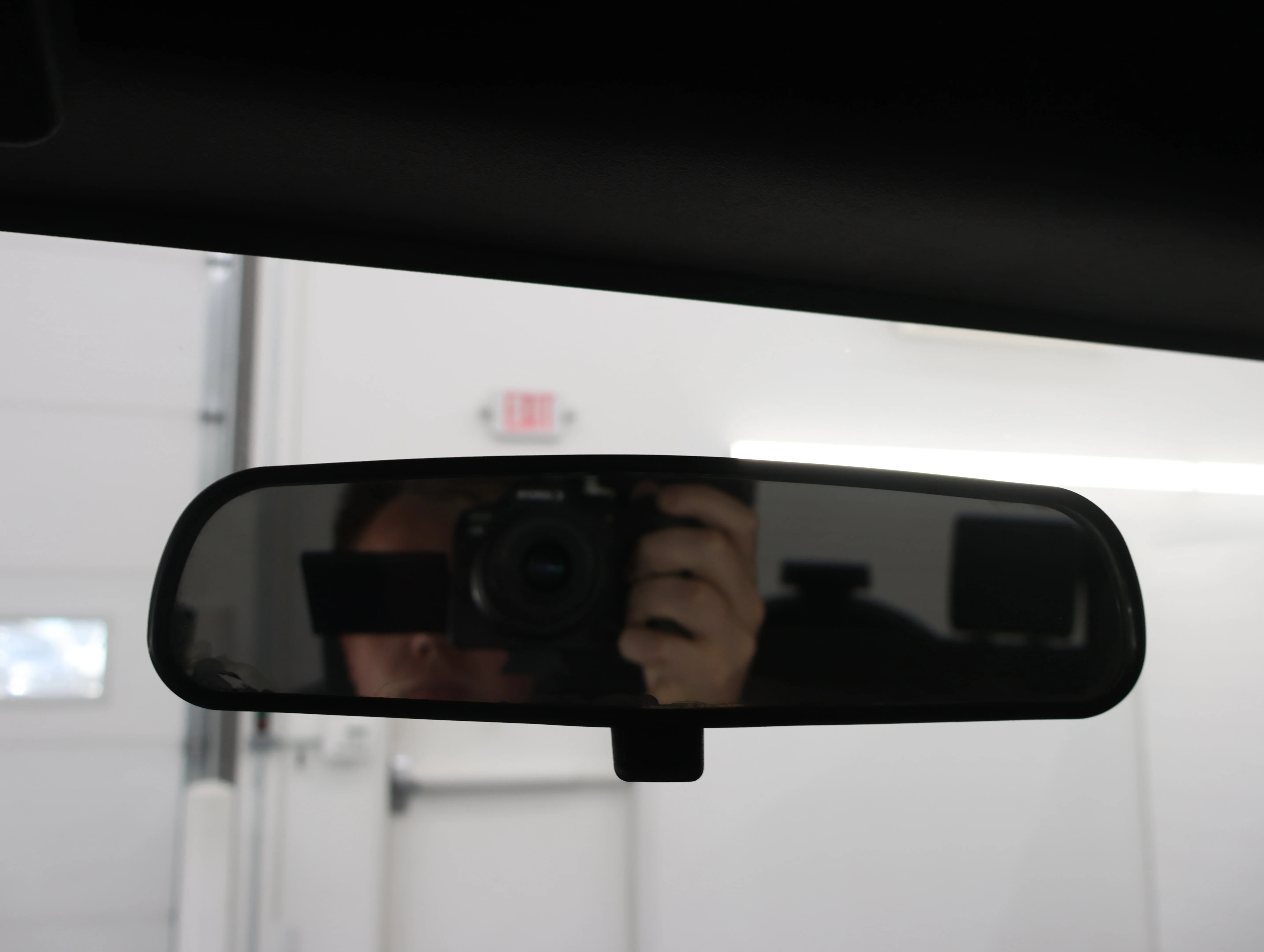 Used 2009 Red Rock Crystal Pearl Jeep X image 35