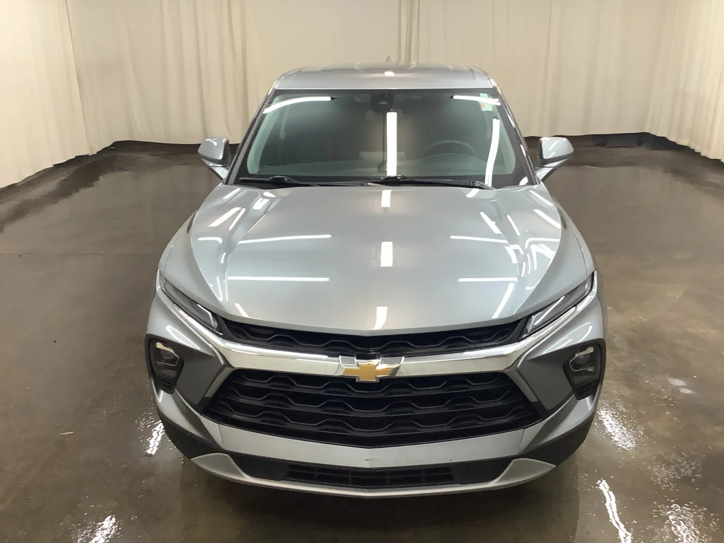 Used 2025 Sterling Gray Metallic Chevrolet LT image 3