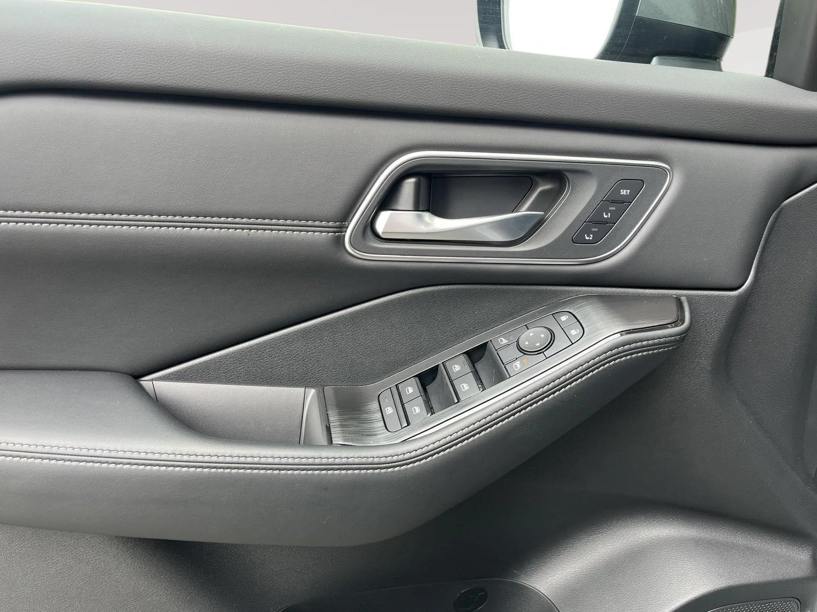 New 2026 Gun Metallic Nissan Platinum image 19