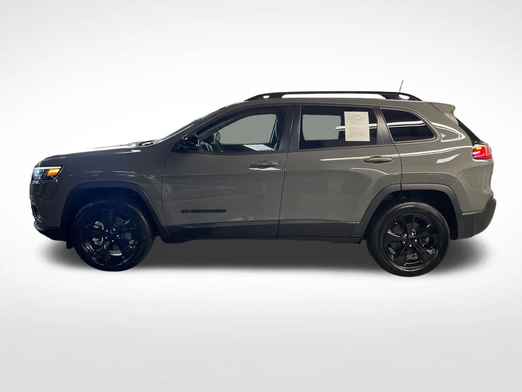 Used 2023 Gray Jeep Altitude image 2