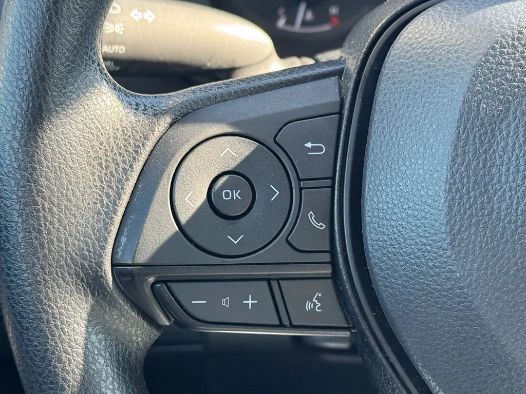 Used 2022  Toyota LE image 22