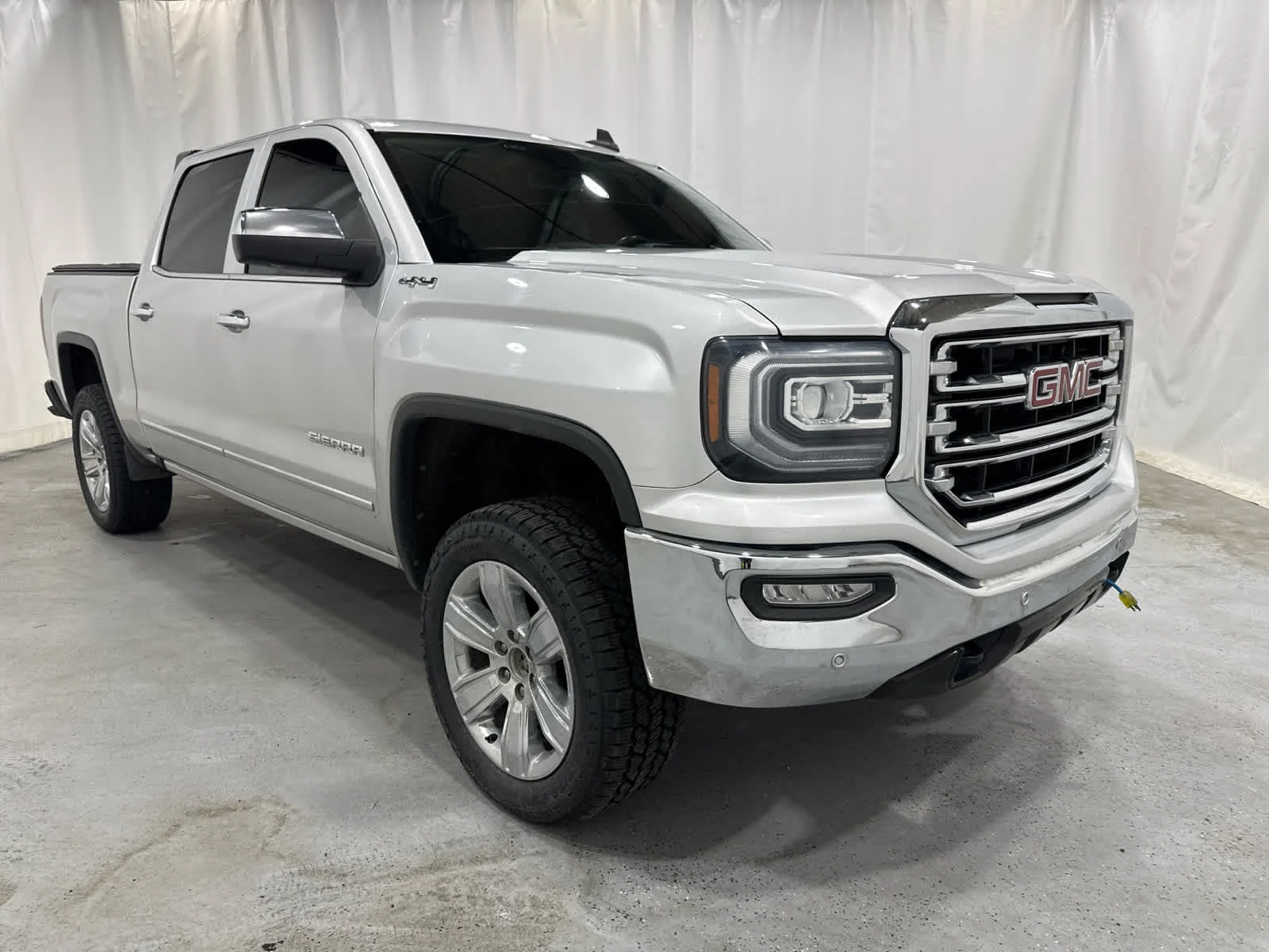 Used 2018 QUICKSILVER METALLIC GMC SLT image 6