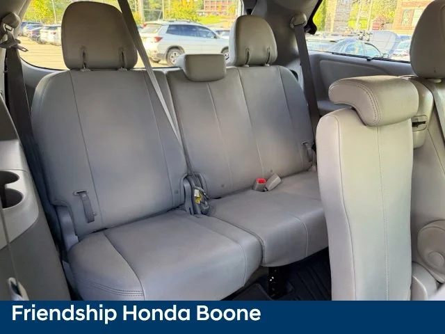 Used 2018 Gray Toyota XLE Premium image 47