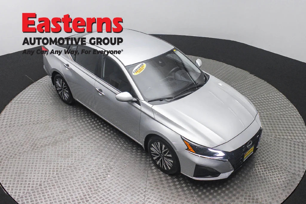 Used 2023 Silver Nissan 2.5 SV image 3