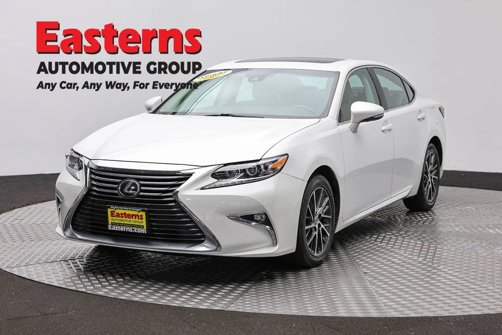 Used 2017 White Lexus 350 image 1