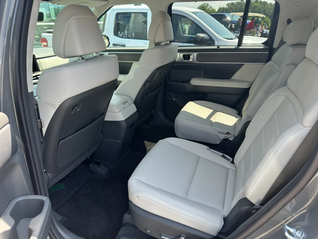 Used 2025 Hampton Gray Hyundai Calligraphy image 5