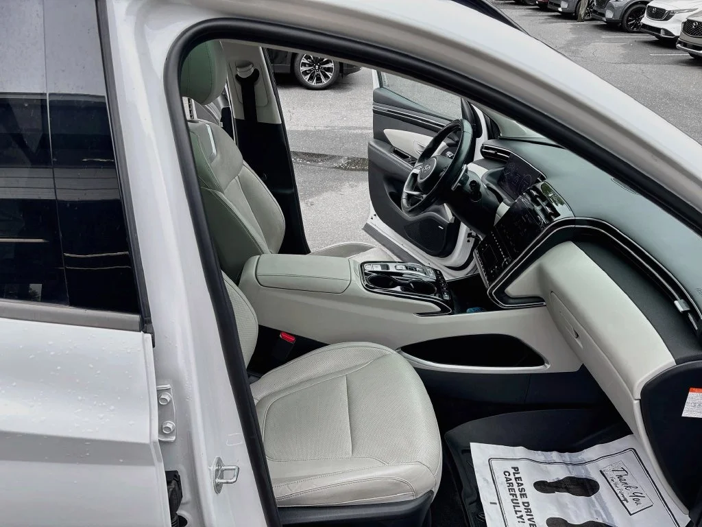 Used 2022 Quartz Hyundai Limited image 32