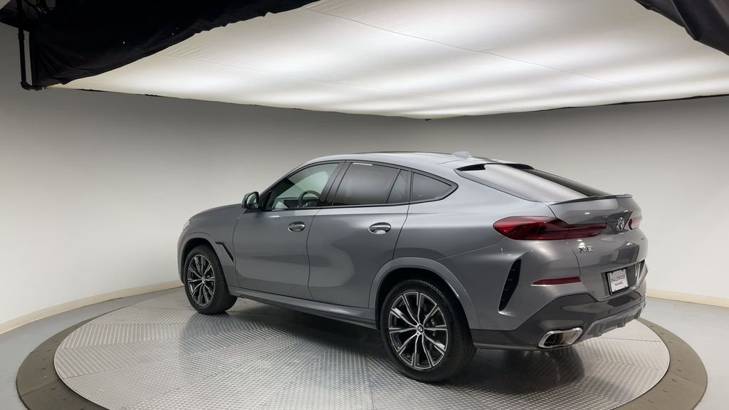 Used 2024 Gray Metallic BMW xDrive40i image 4