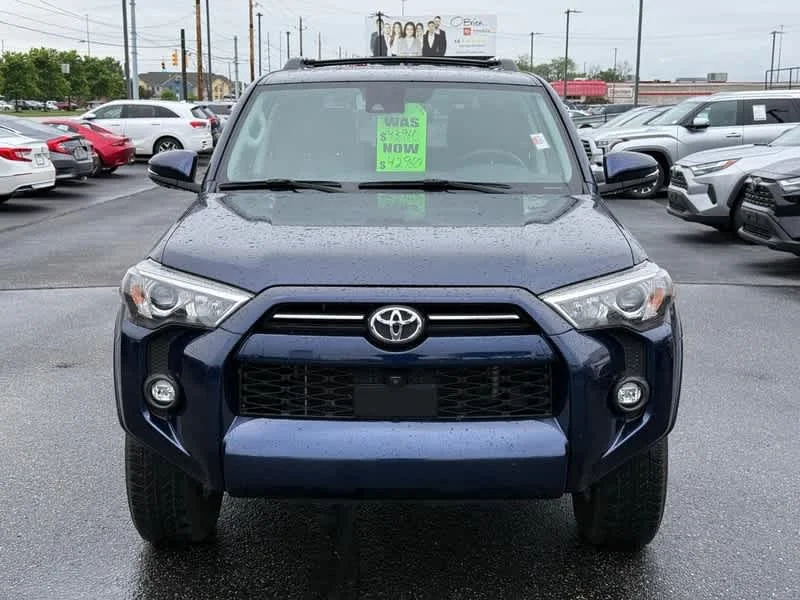 Used 2022 Nautical Blue Metallic Toyota SR5 Premium image 9