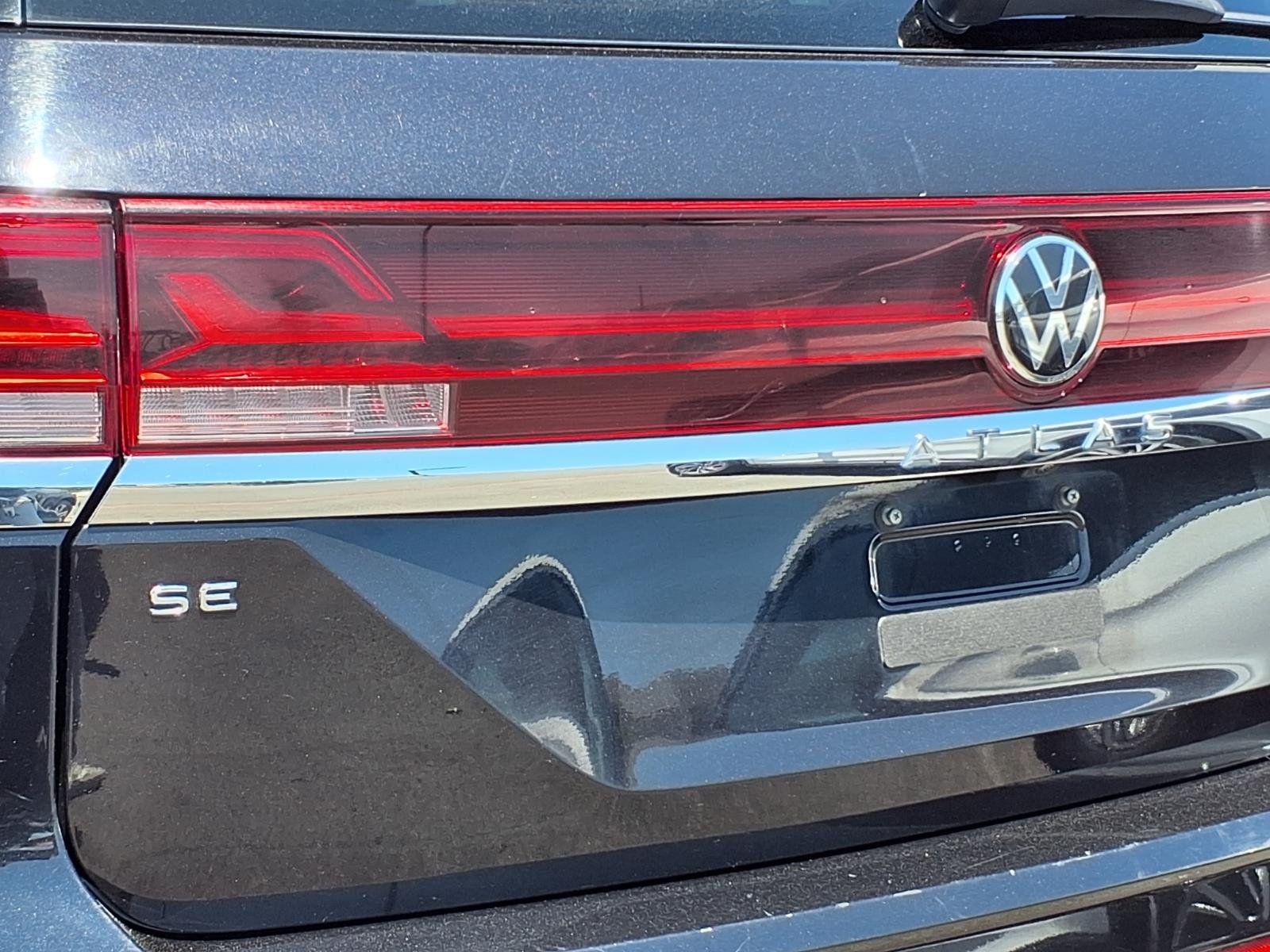 Certified Used 2025  Volkswagen SE image 24