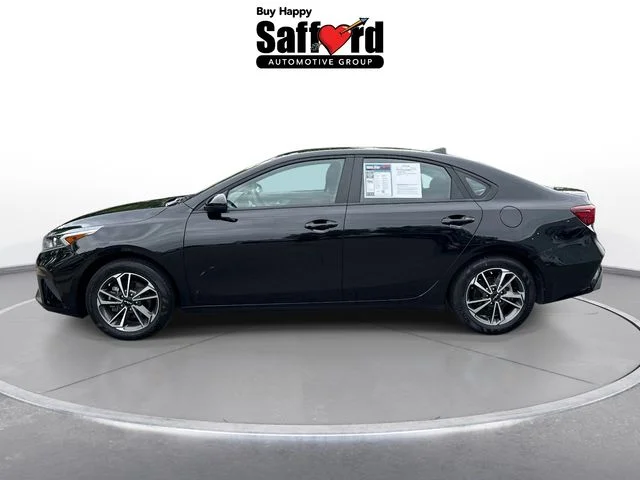 Used 2023 Black Kia LXS image 4