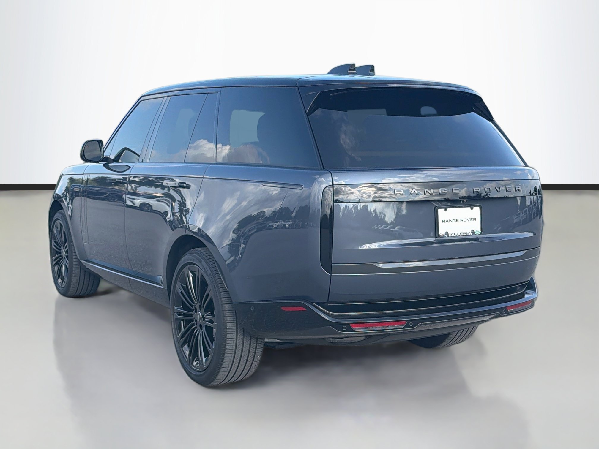Used 2025 Gray Land Rover SE image 3