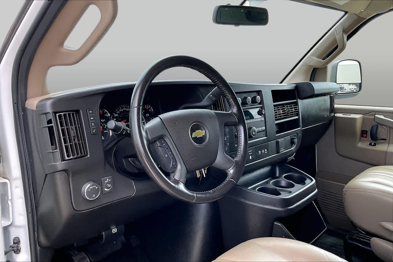 Used 2021 Summit White Chevrolet  image 14