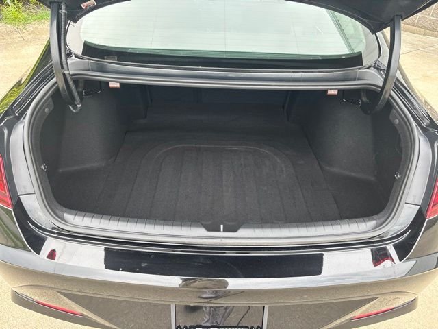 Used 2022 Phantom Black Hyundai SEL image 11