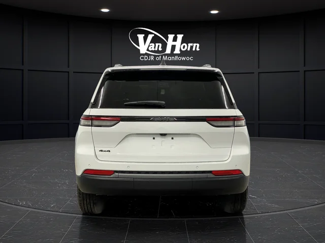 New 2026 Bright White Clear-Coat Exterior Paint Jeep Altitude image 14