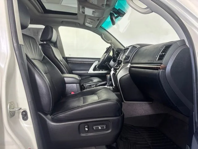 Used 2013 Blizzard Pearl Toyota Base image 4