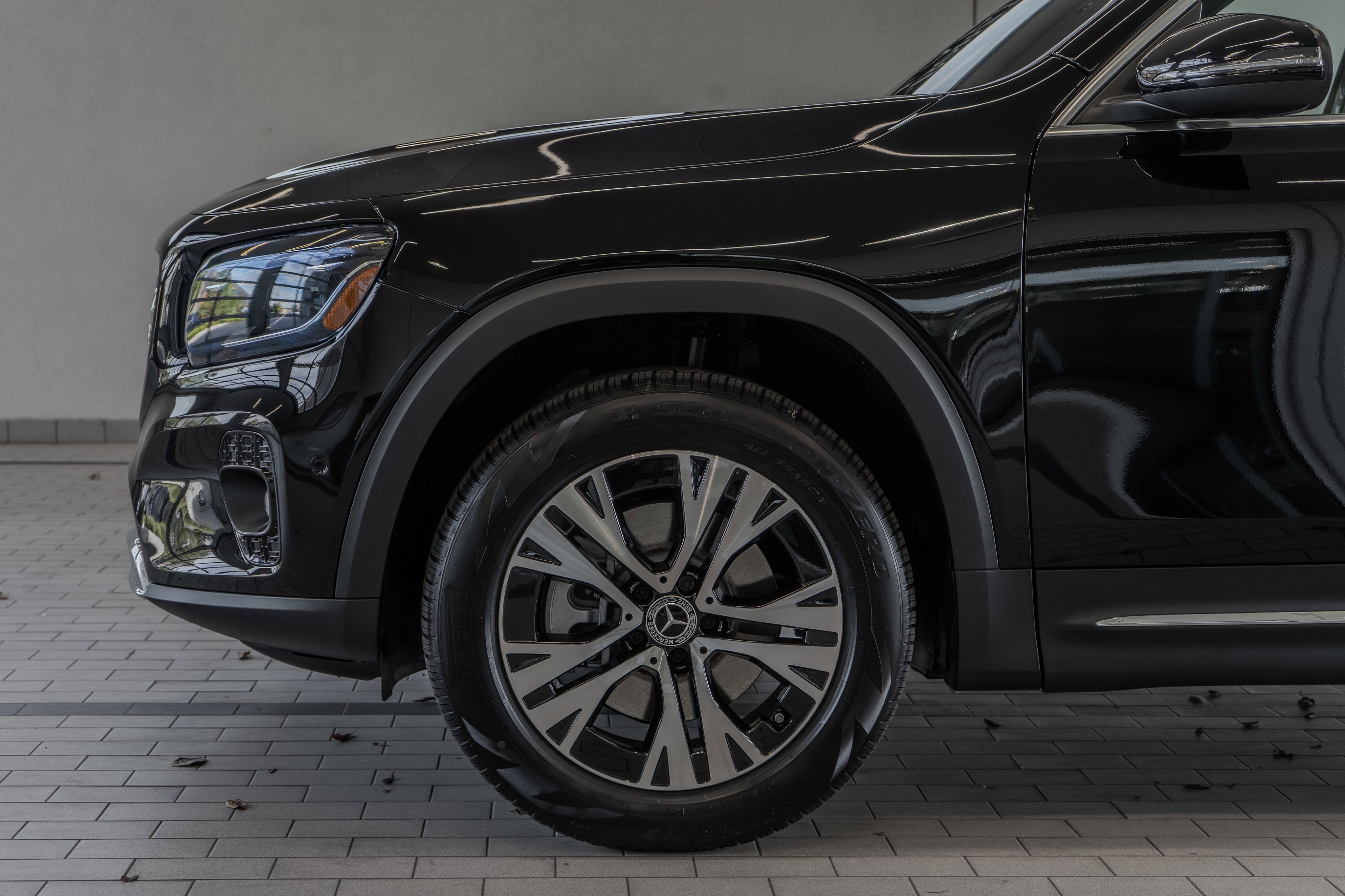 New 2026 Night Black Mercedes-Benz GLB 250 image 4