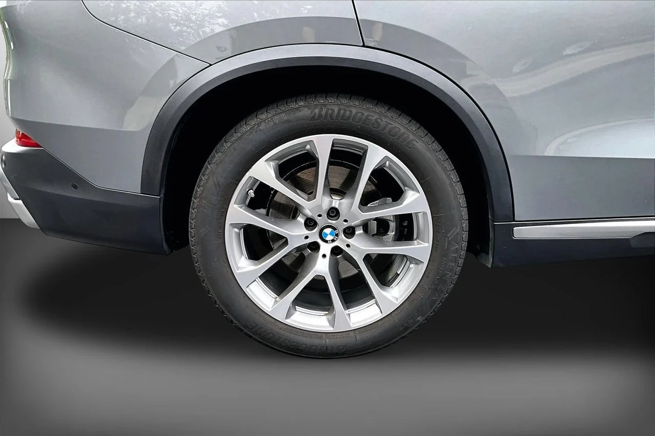Certified Used 2024 Gray BMW xDrive40i image 35