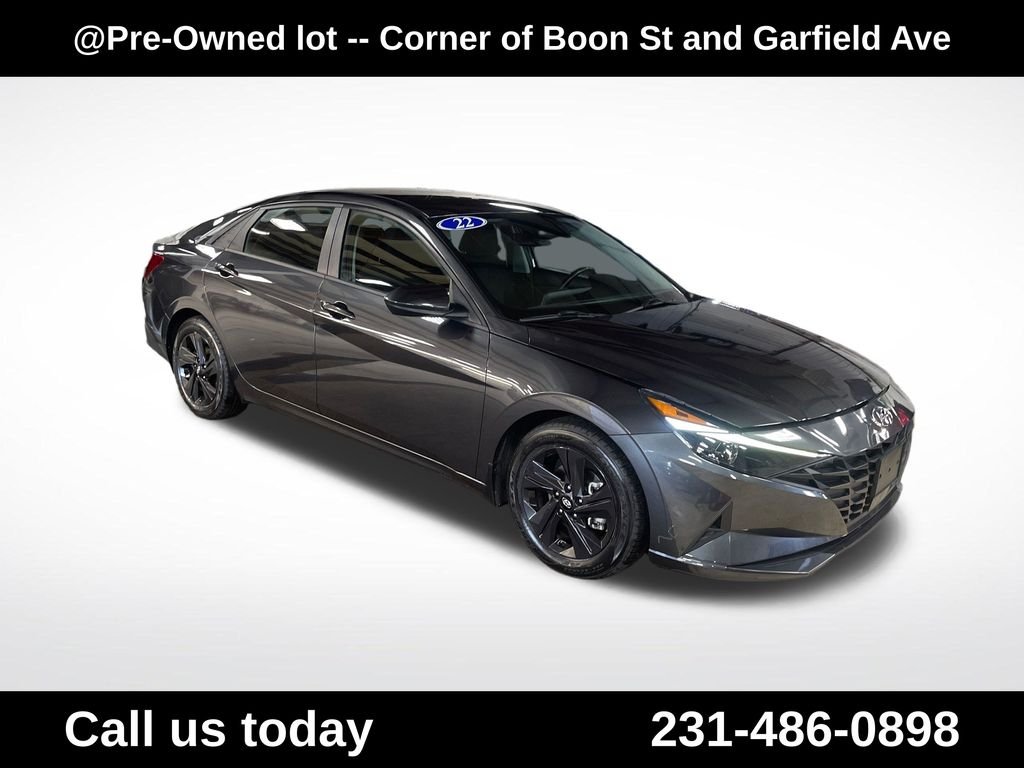 Used 2022 Gray Hyundai SEL image 7