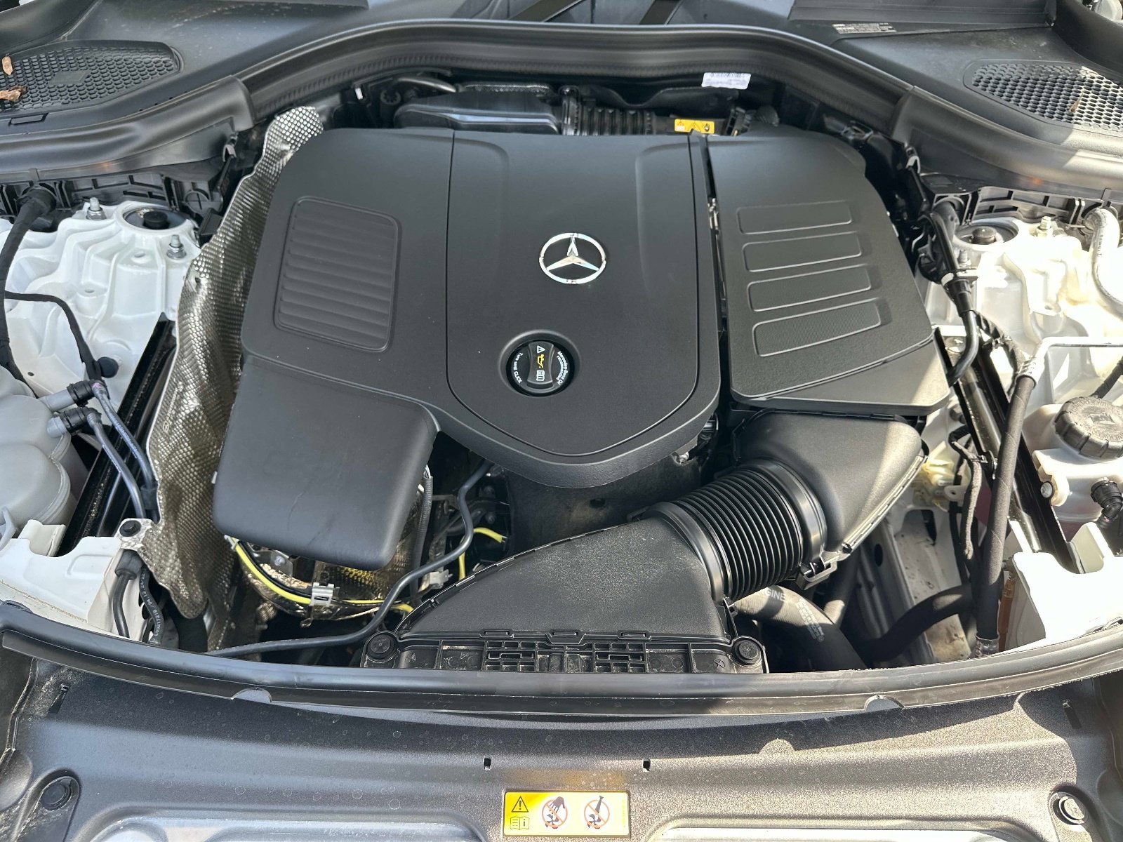 Certified Used 2025 Polar White Mercedes-Benz GLC 300 image 10