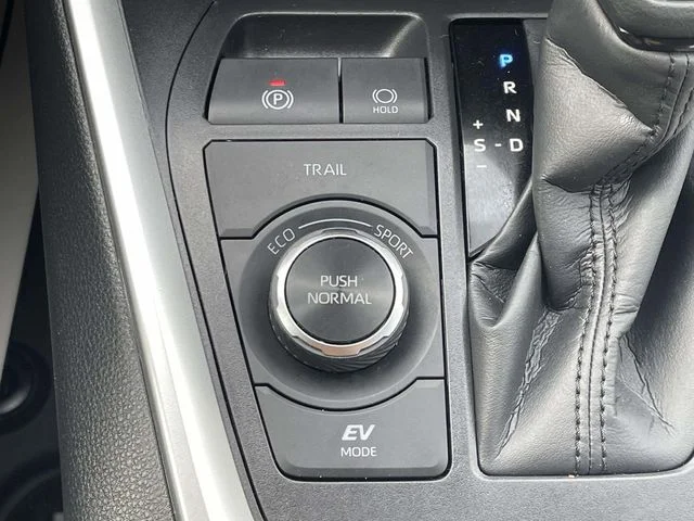 Certified Used 2025 Ice Toyota XLE image 31