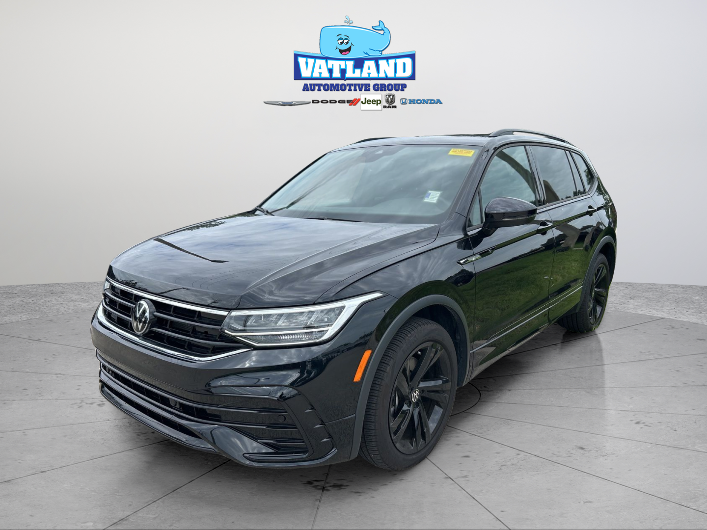 2024 Volkswagen Tiguan 2.0T SE R-Line Black's photo