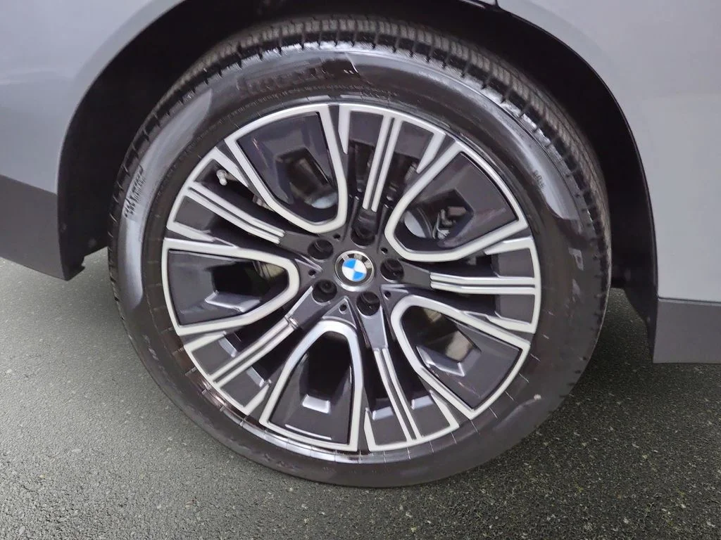 Used 2025 Skyscraper Gray Metallic BMW 30 xDrive image 34