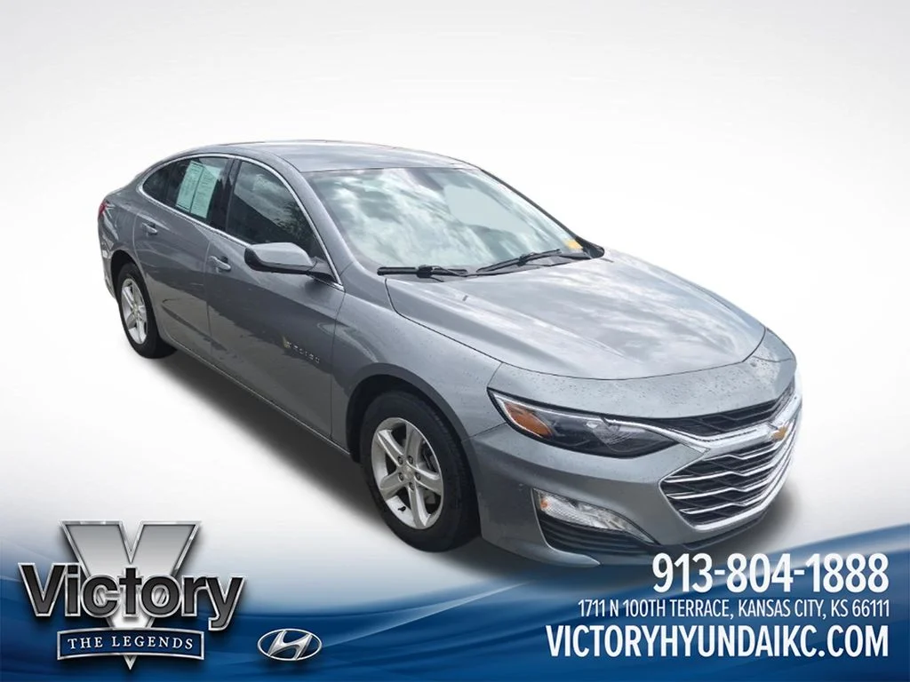 Used 2024 Gray Chevrolet LT image 7