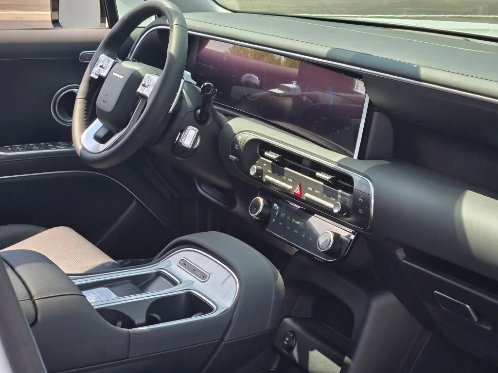 New 2026 White Pearl Hyundai SEL Premium image 8
