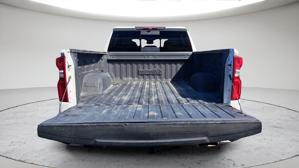 Used 2022  Chevrolet High Country image 26