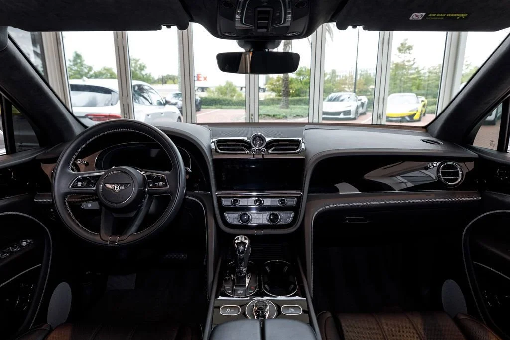 Used 2023 White Bentley  image 25