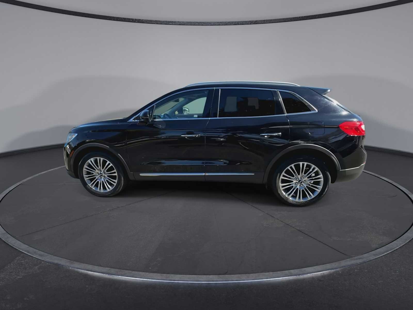 Used 2018 Black Velvet Lincoln Reserve image 5