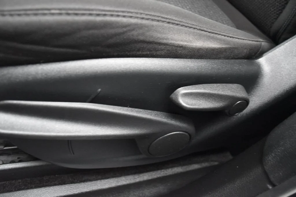 Used 2019 Black Jeep Latitude image 14