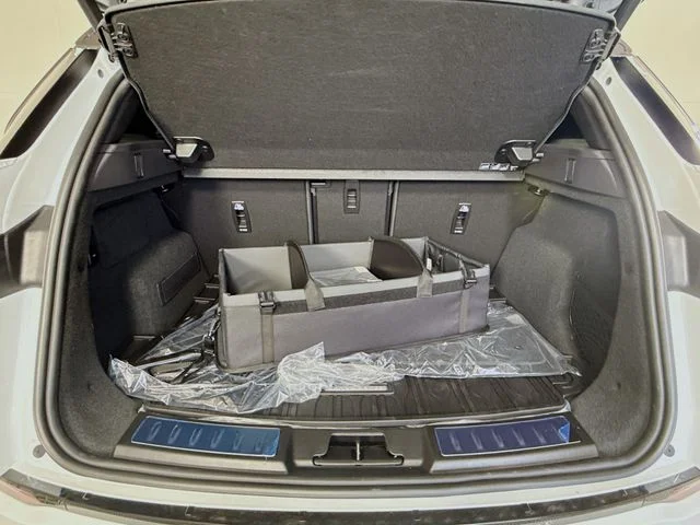 New 2026 Fuji White Land Rover  image 28