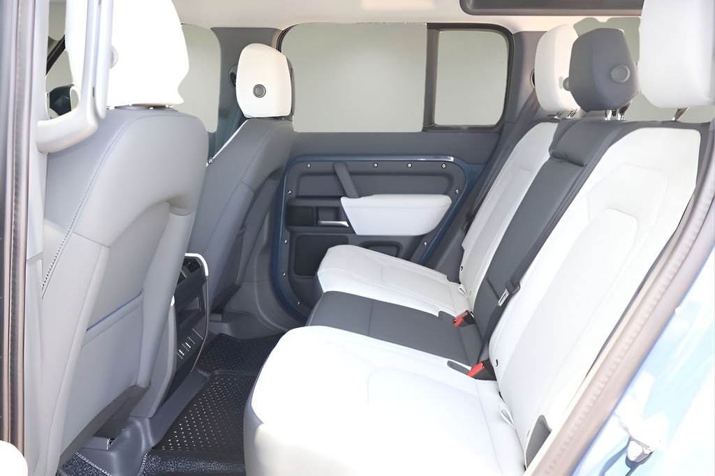 New 2026 Tasman Blue Land Rover S image 13