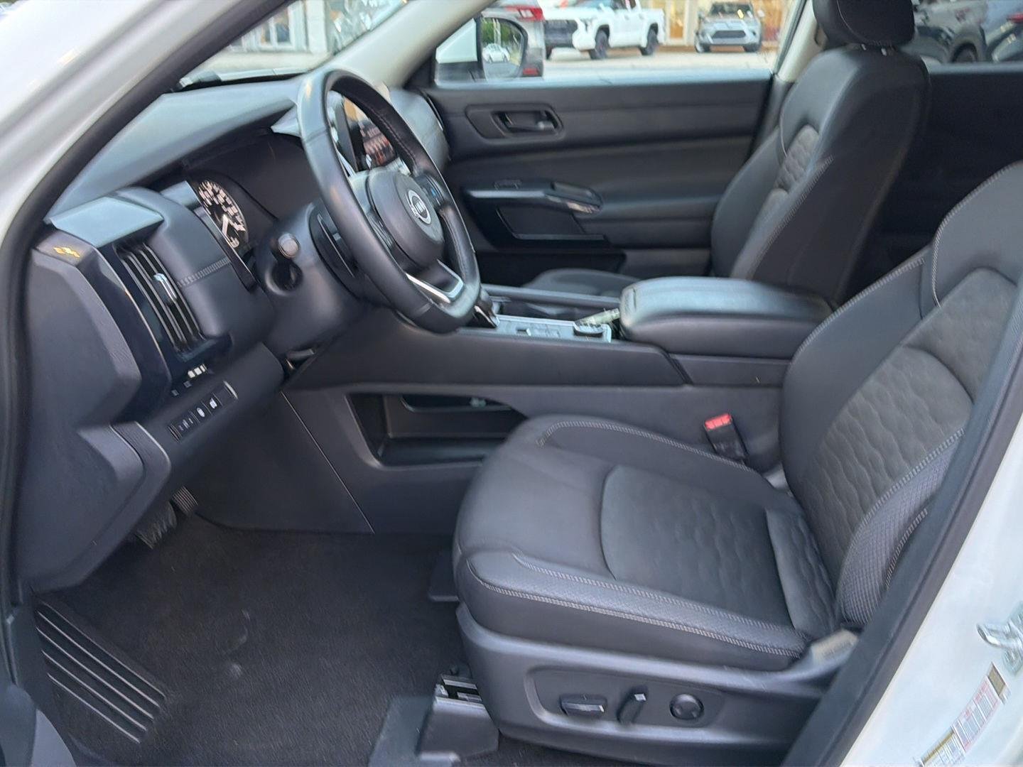 2025 Nissan Pathfinder SV - Photo 10