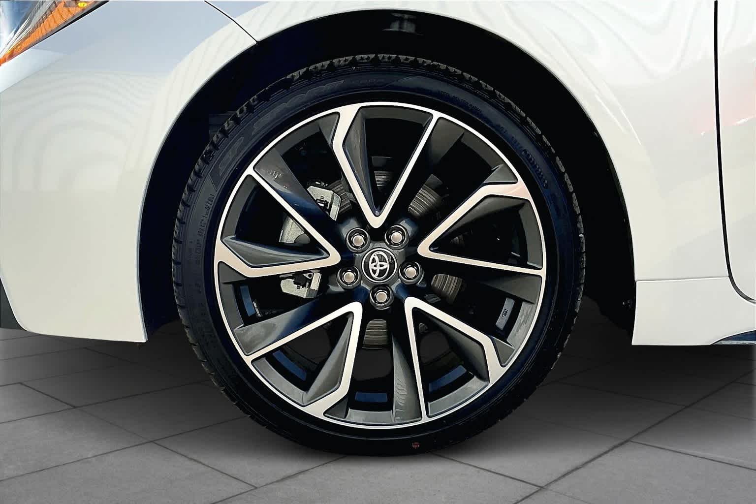 Used 2022 Wind Chill Pearl Toyota SE image 11