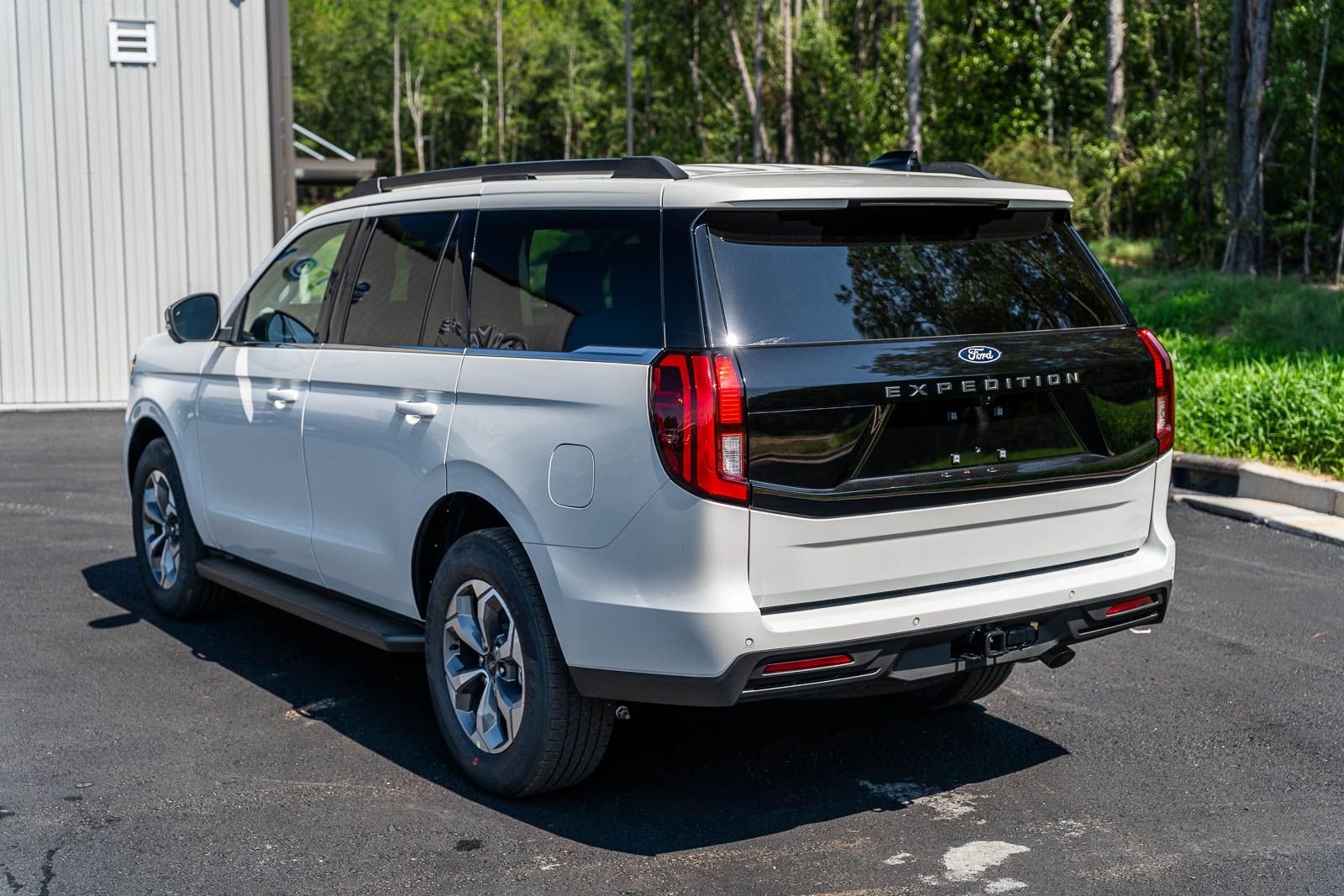 New 2027 Star White Metallic Tri-Coat Ford Active image 3