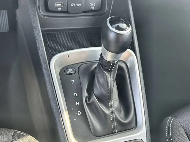 2025 Hyundai Venue SEL - Photo 15