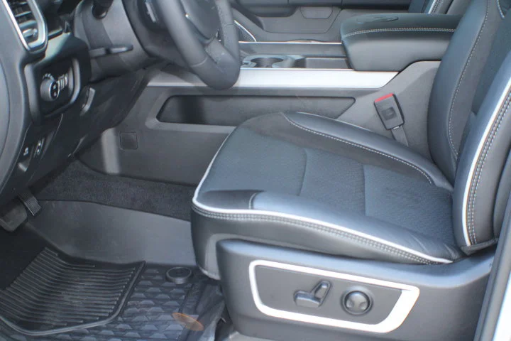 Used 2026 Billet Silver Metallic Clearcoat Ram Laramie image 15