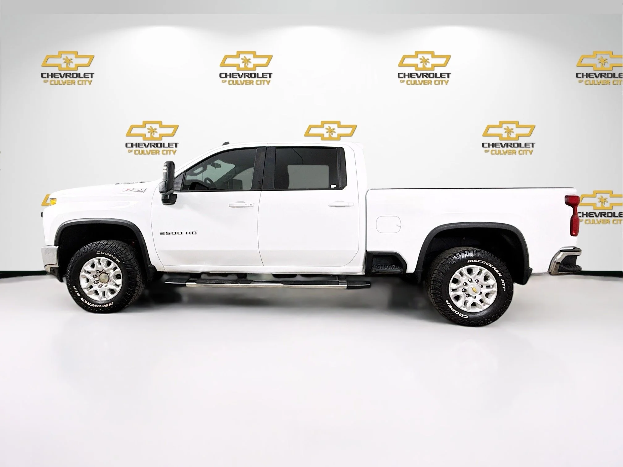 Used 2022 Summit White Chevrolet LT image 5